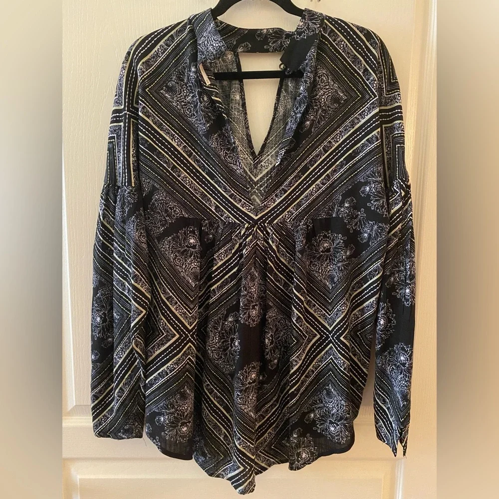 FREE PEOPLE Walking on a Dream Tunic Blouse in Black & White - M